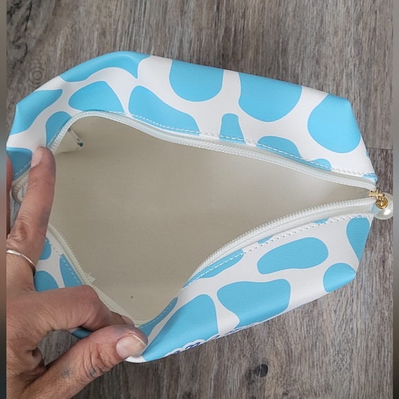 Sanrio Inspired Blue and White Cinnamoroll Cosmetic Bag - Picture 6 of 6